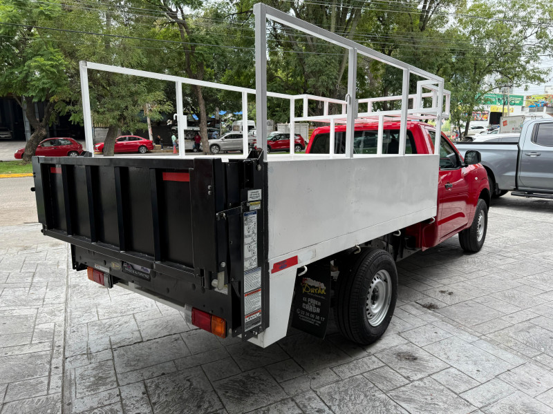 Nissan Frontier np 300 2022