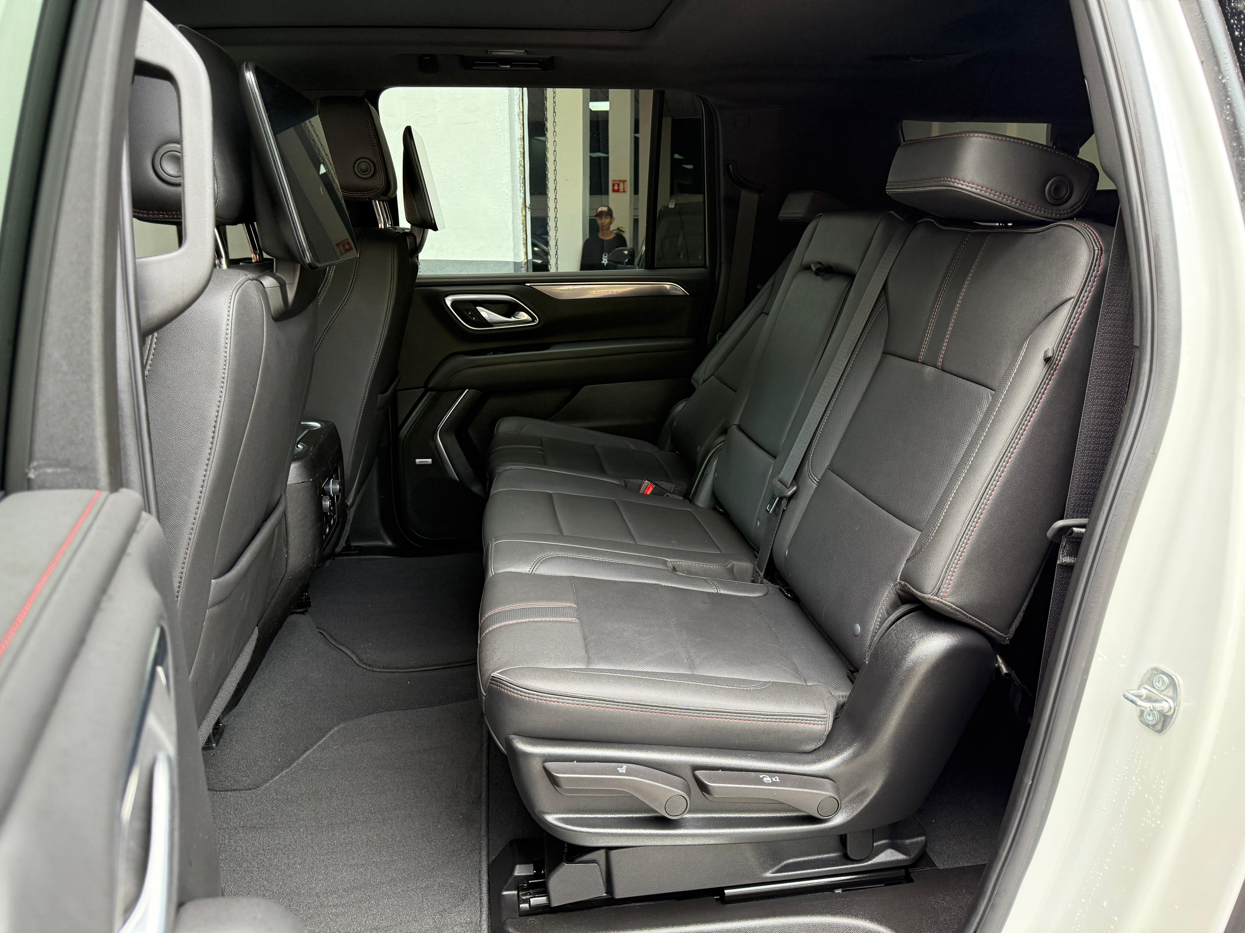 Chevrolet Suburban RST 2024