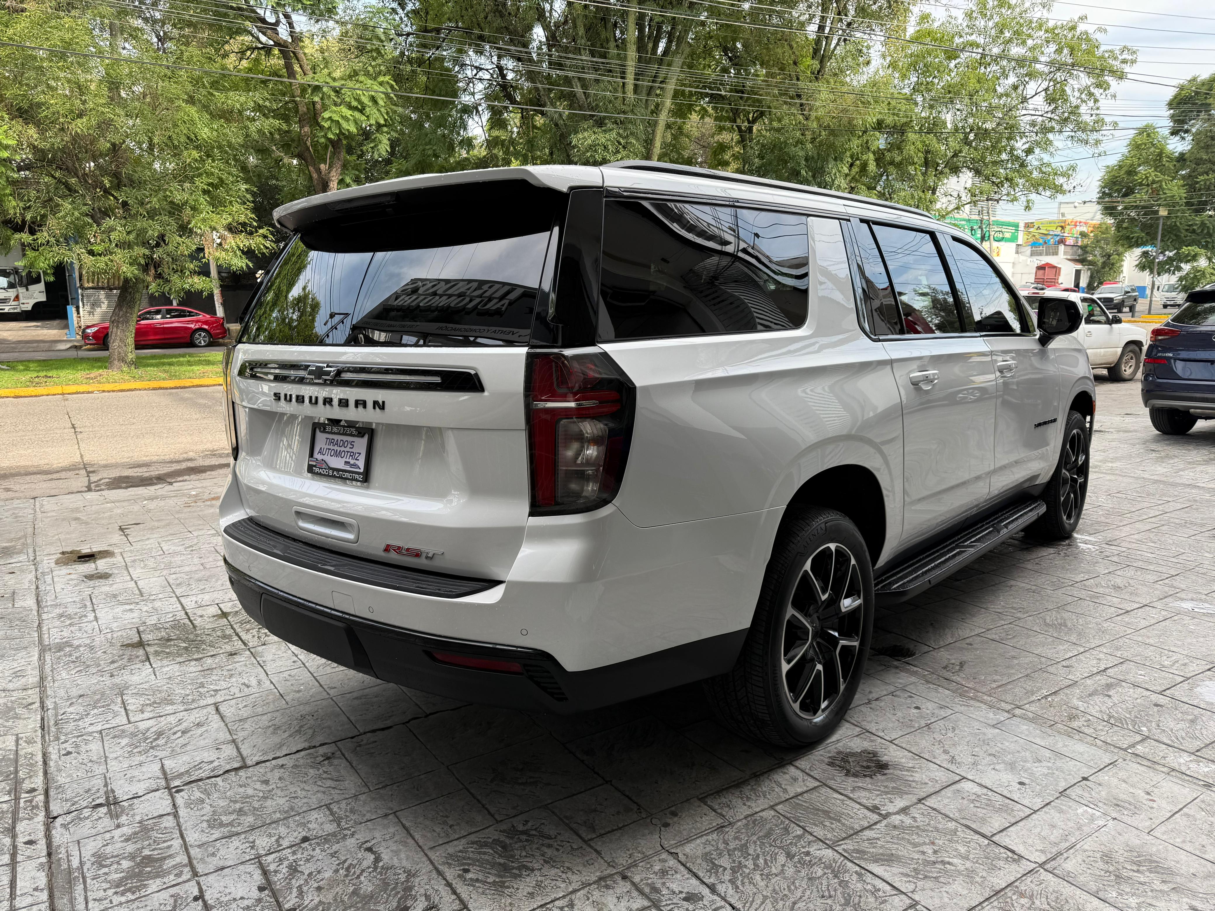 Chevrolet Suburban RST 2024