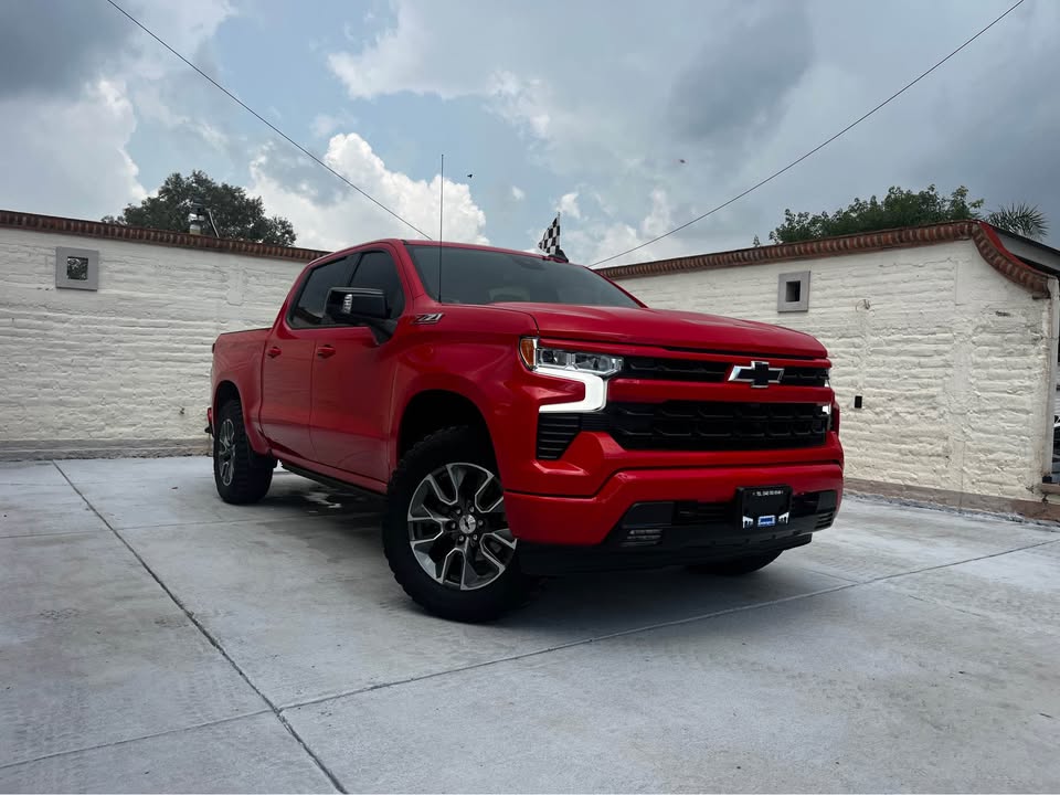 Chevrolet Cheyenne RST DOBLE CABINA 2023