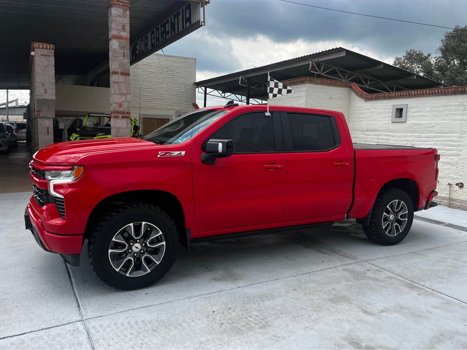 Chevrolet Cheyenne RST DOBLE CABINA 2023