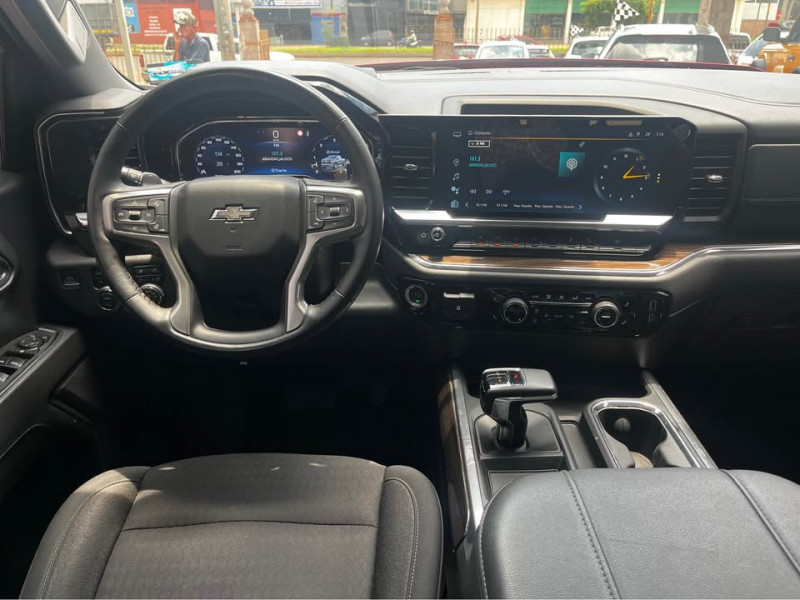 Chevrolet Cheyenne RST DOBLE CABINA 2023
