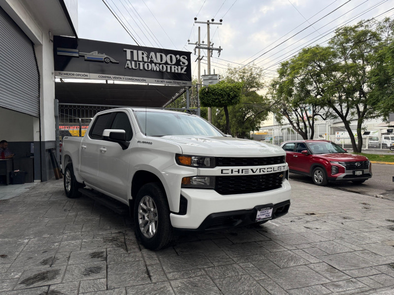 Chevrolet Silverado V6 LS DOBLE CAB 4X4 2021