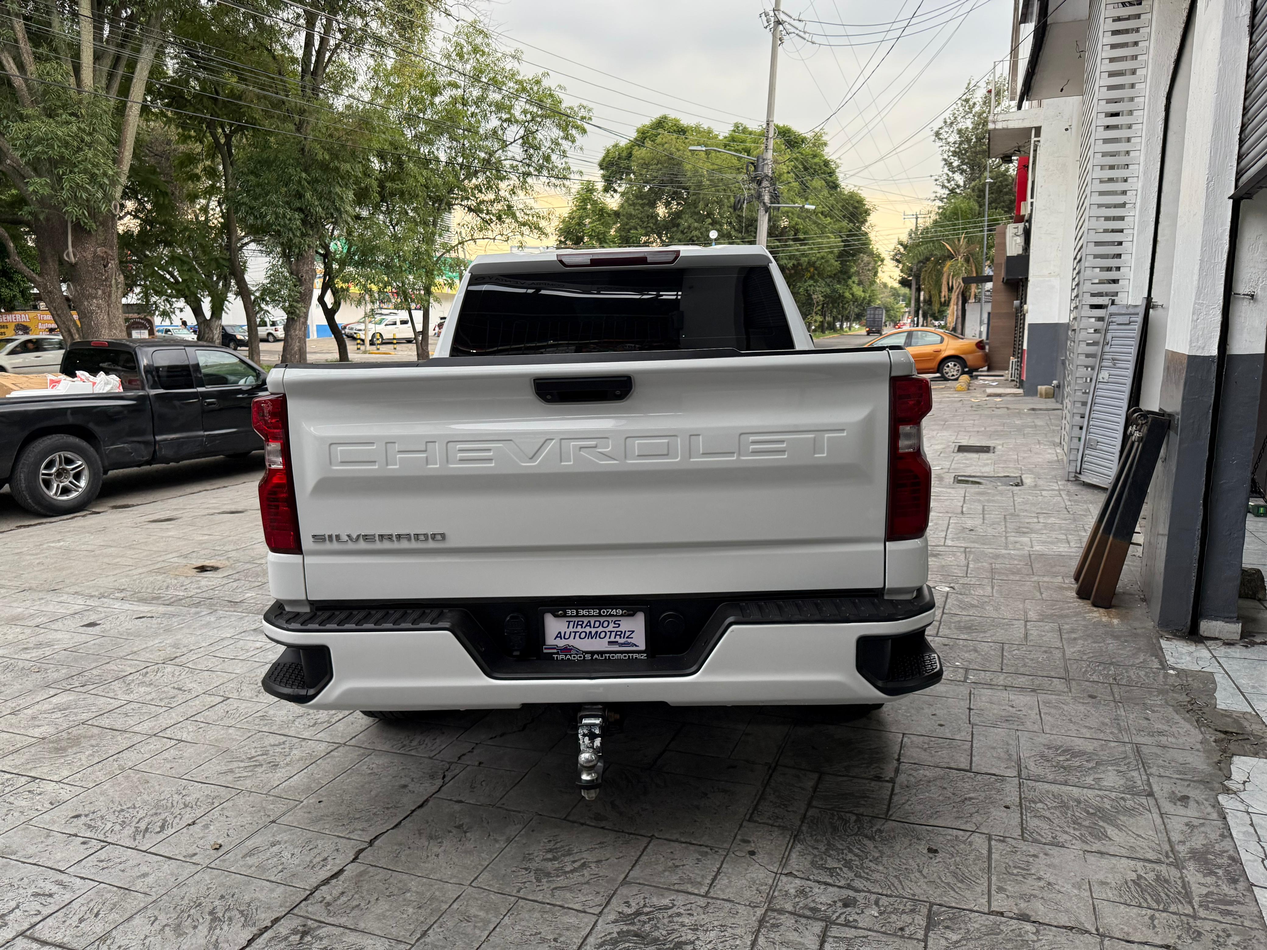 Chevrolet Silverado 2500 4 puertas 2021