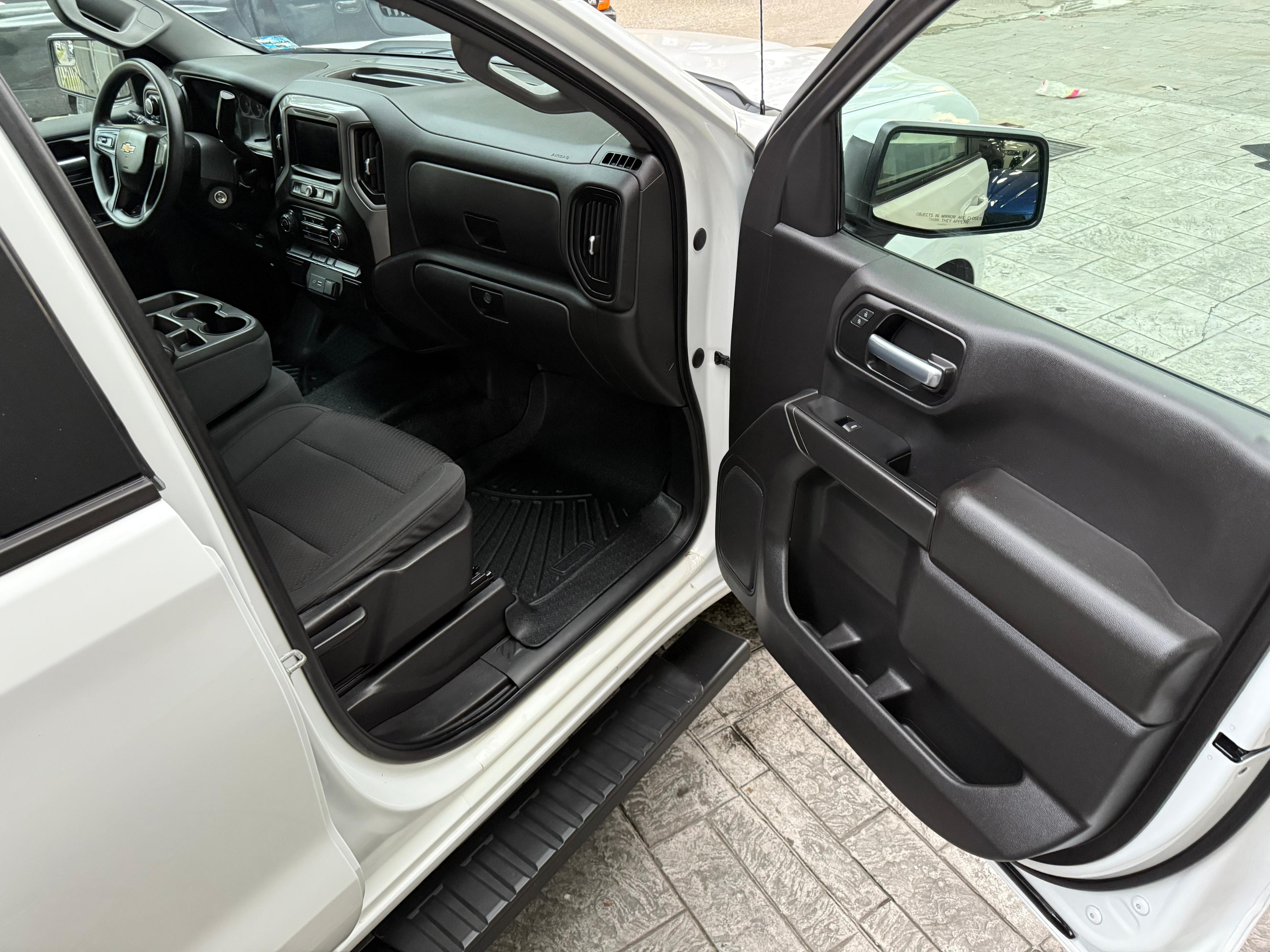 Chevrolet Silverado 2500 4 puertas 2021