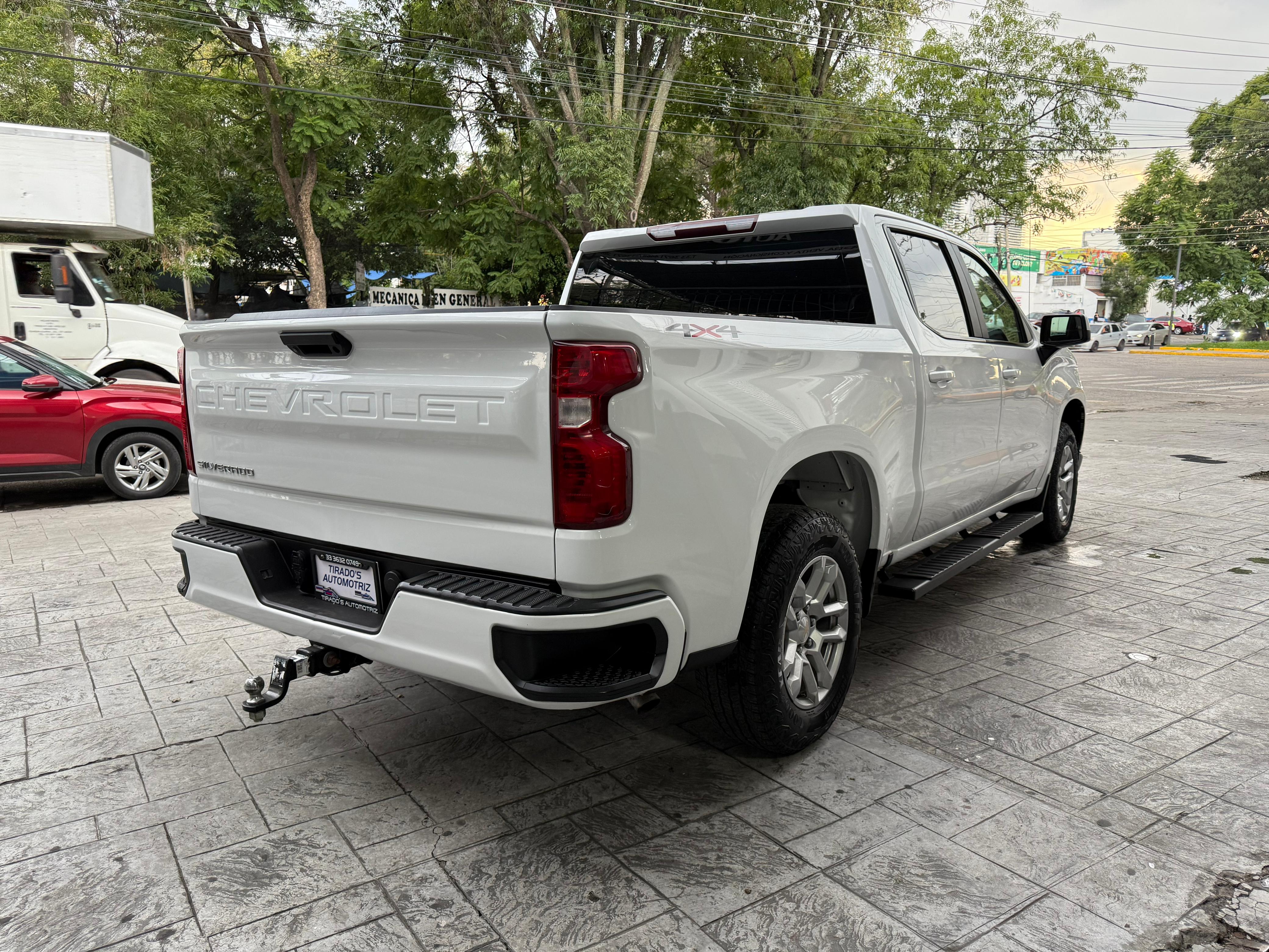 Chevrolet Silverado 2500 4 puertas 2021