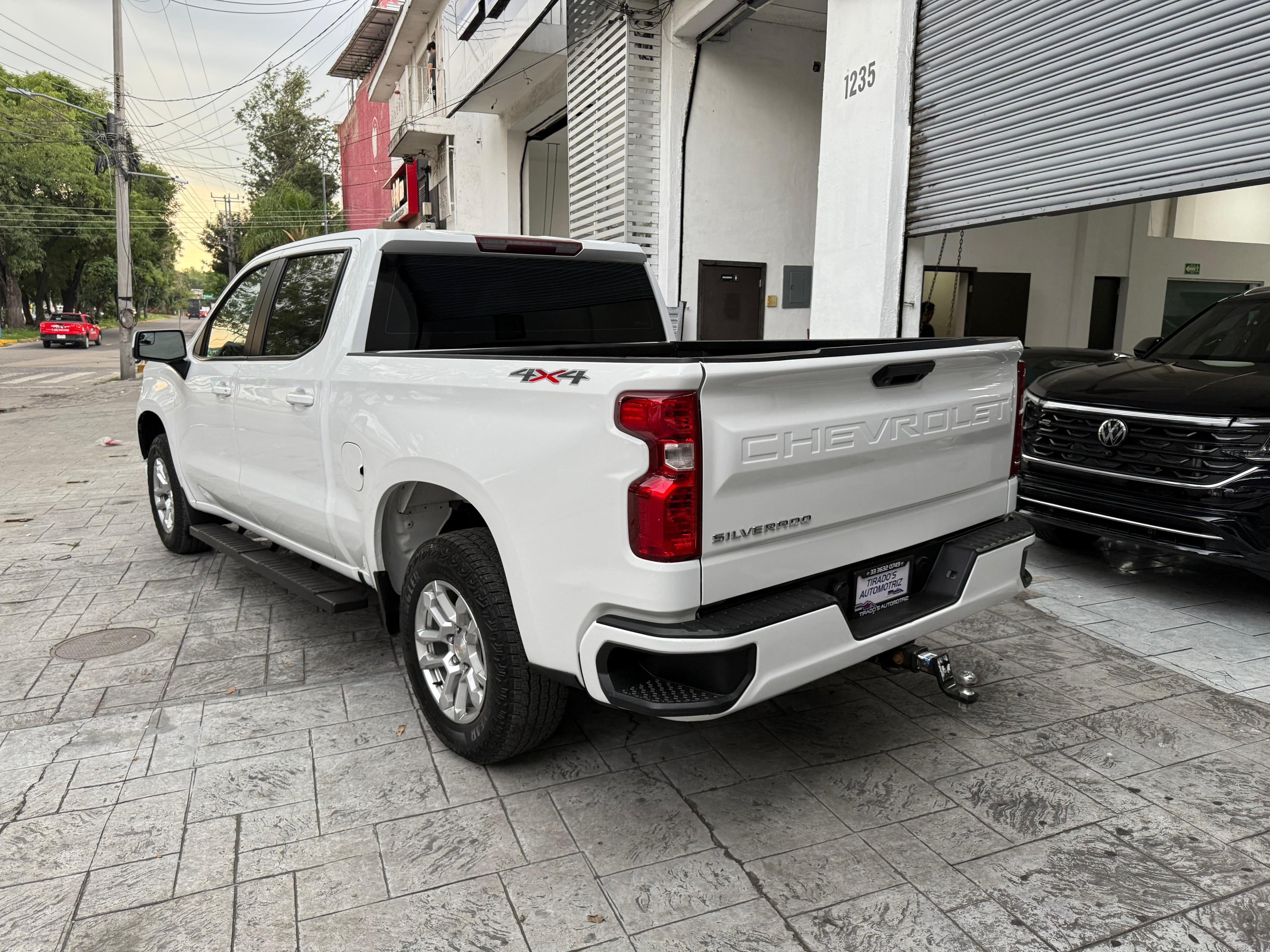 Chevrolet Silverado 2500 4 puertas 2021