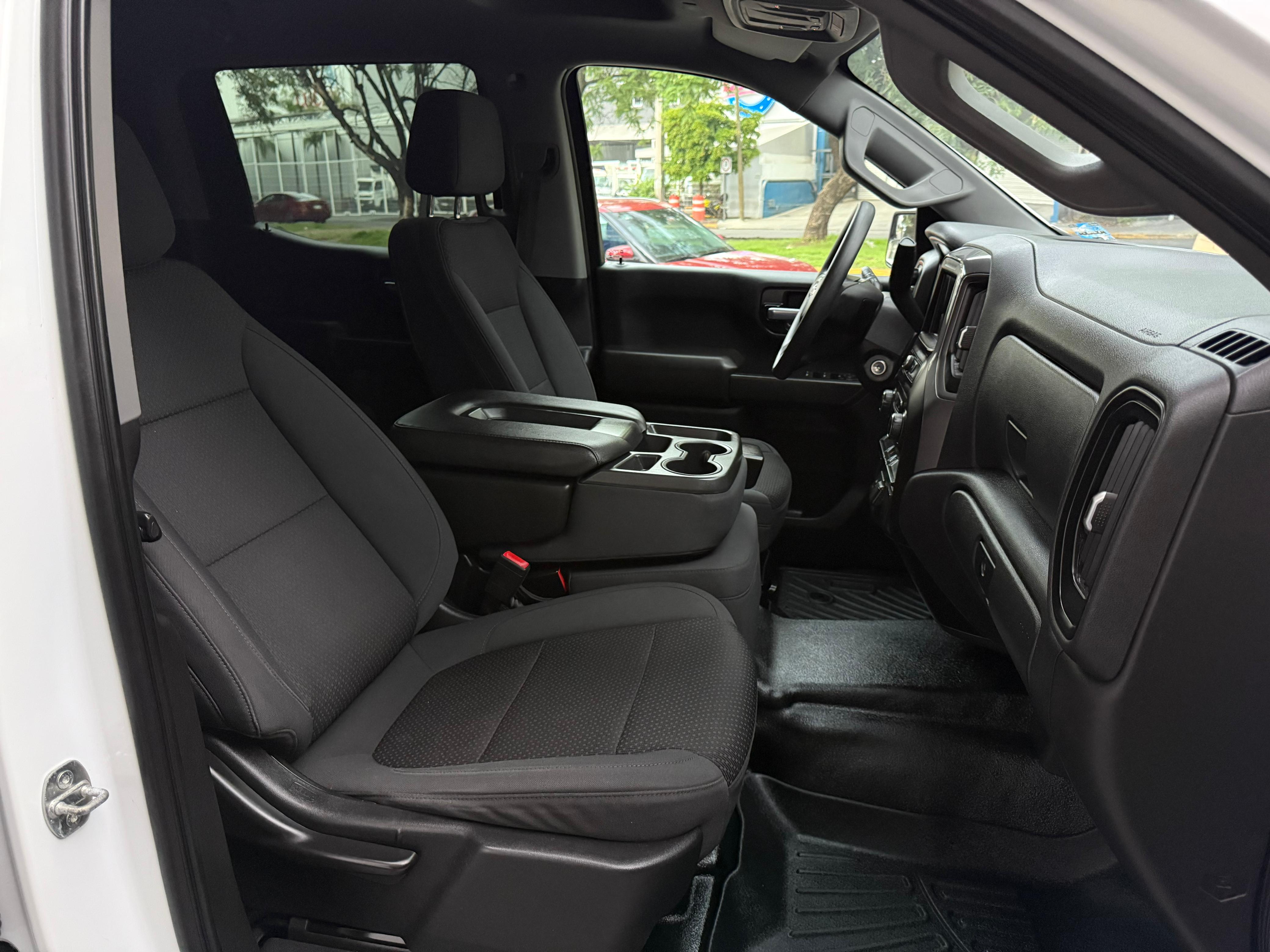 Chevrolet Silverado 2500 4 puertas 2021