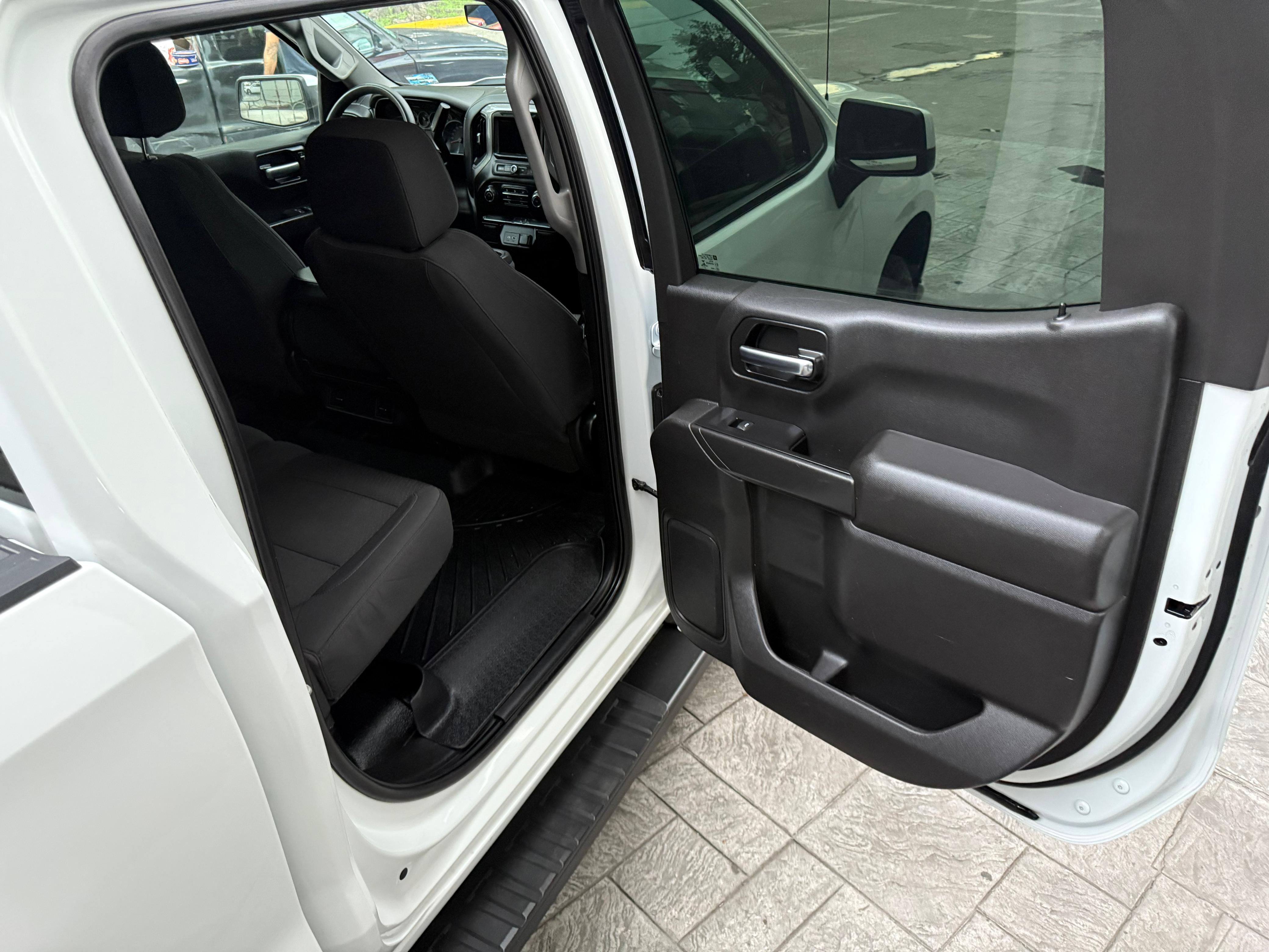 Chevrolet Silverado 2500 4 puertas 2021