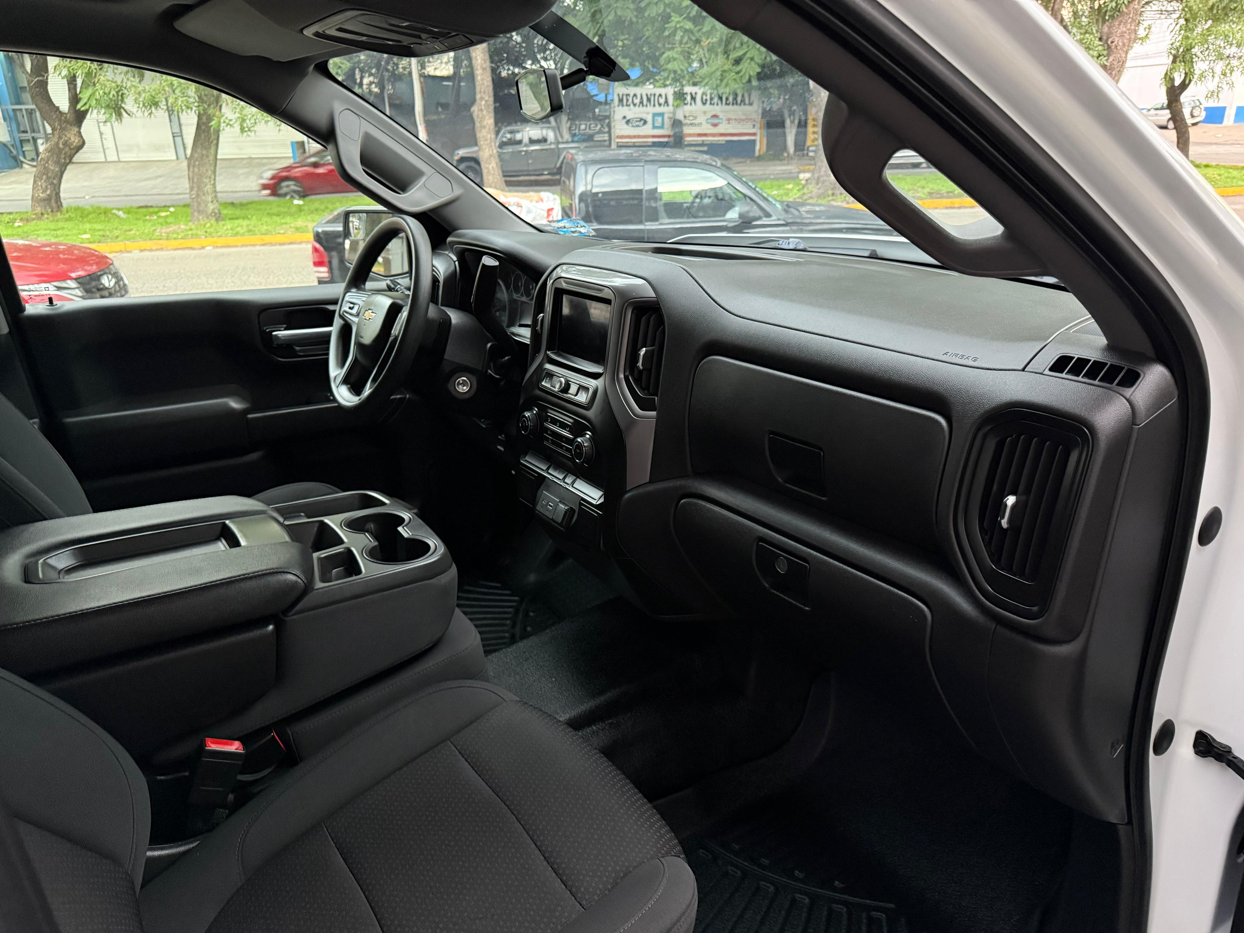 Chevrolet Silverado 2500 4 puertas 2021