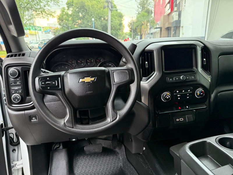 Chevrolet Silverado 2500 4 puertas 2021