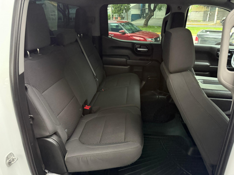 Chevrolet Silverado 2500 4 puertas 2021