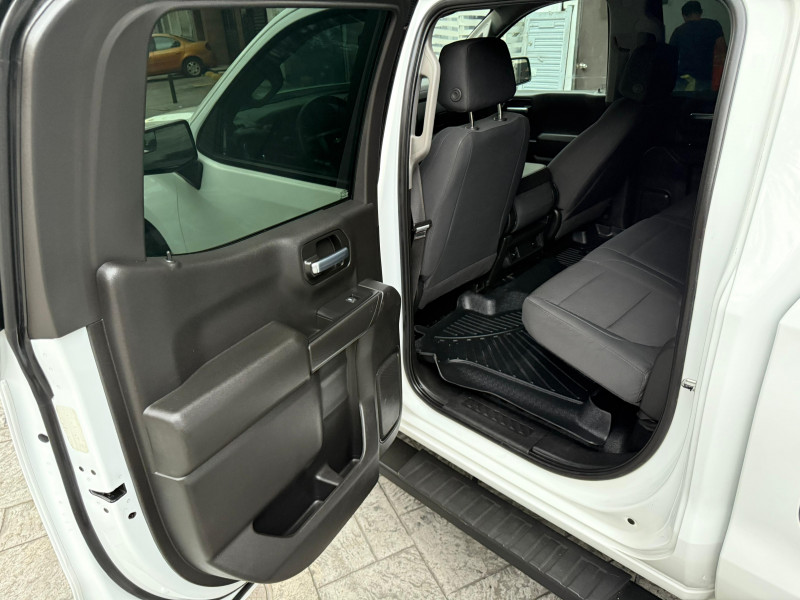 Chevrolet Silverado 2500 4 puertas 2021