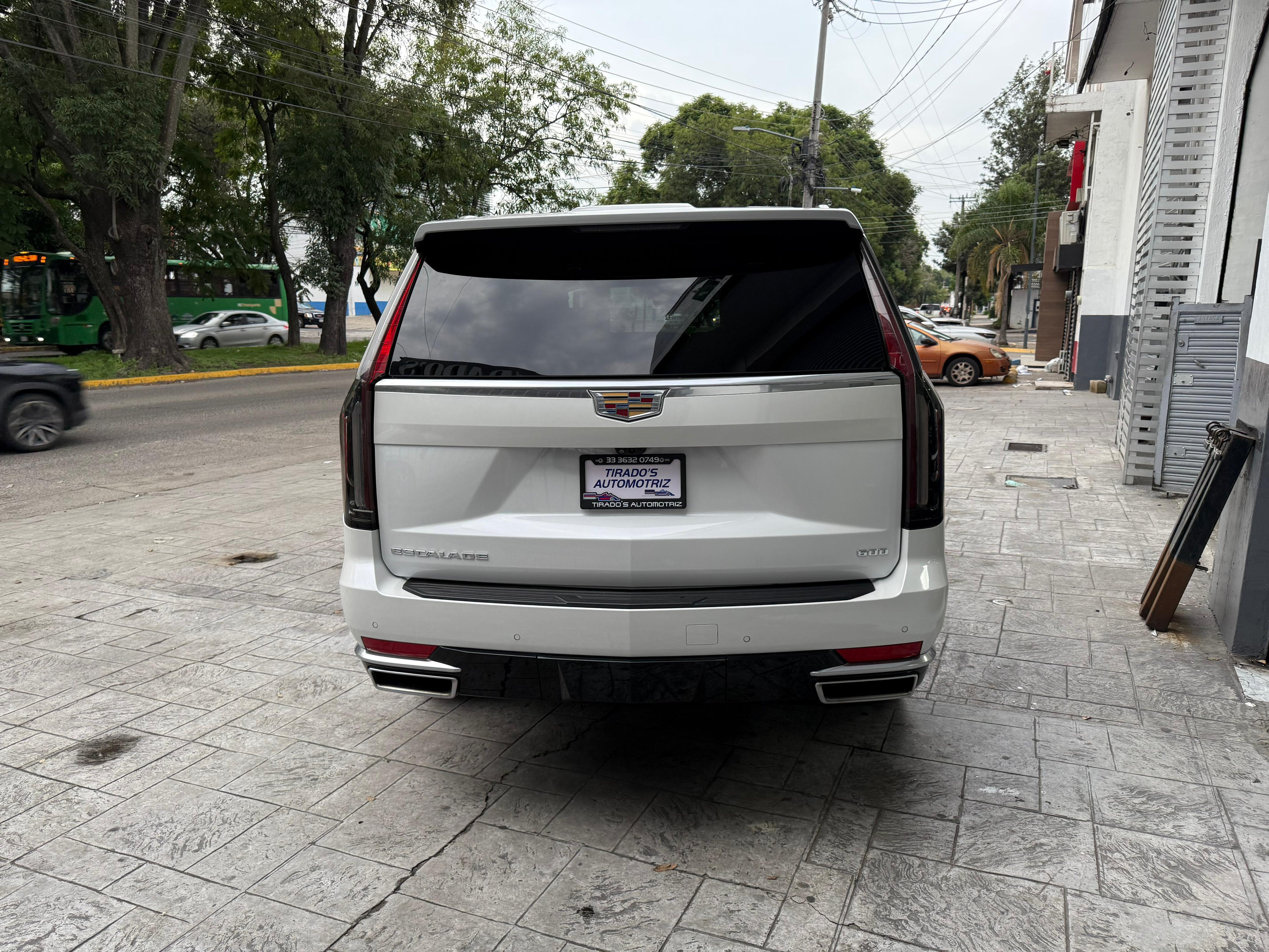 Cadillac Escalade corta 2023