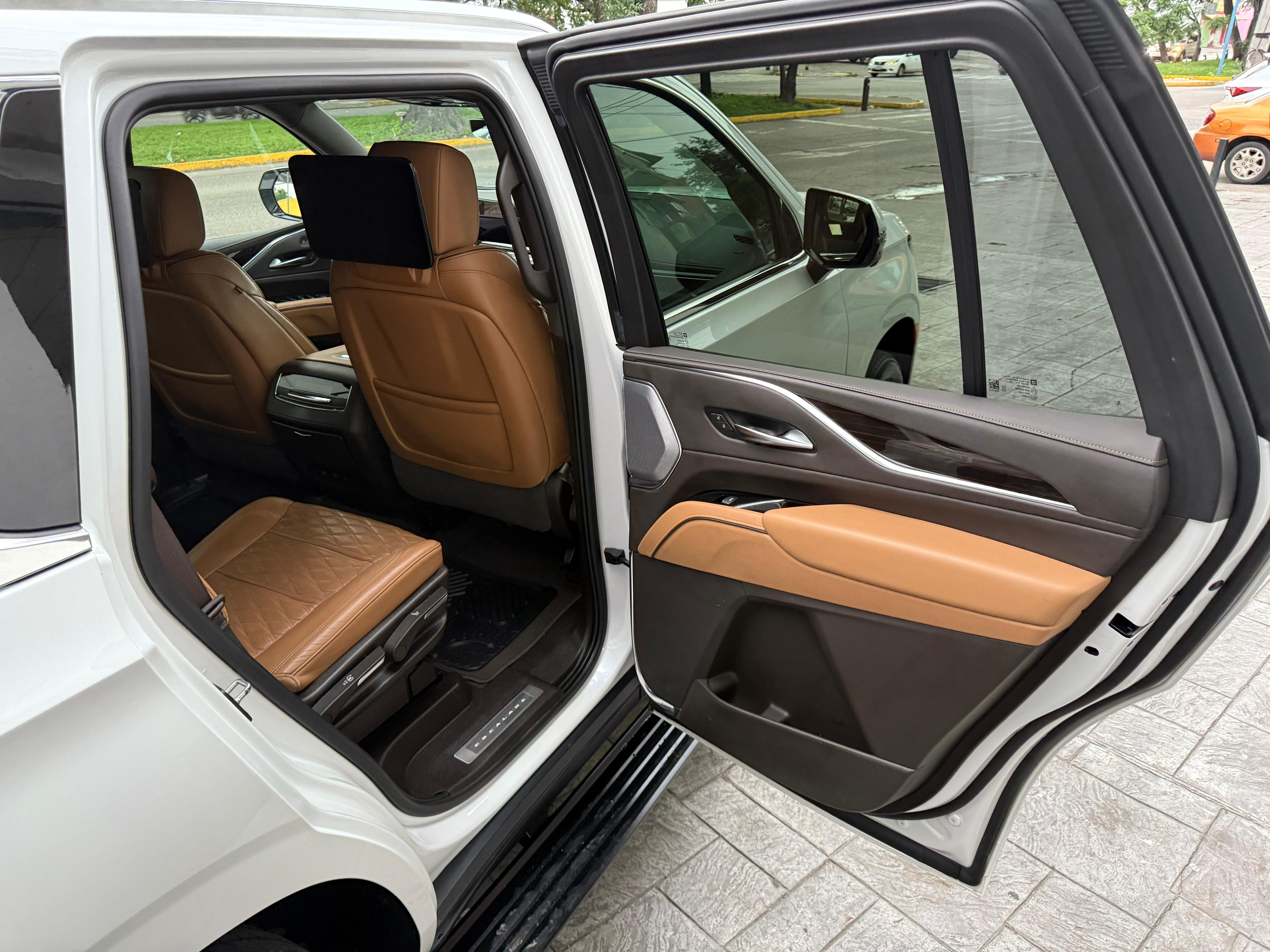 Cadillac Escalade corta 2023