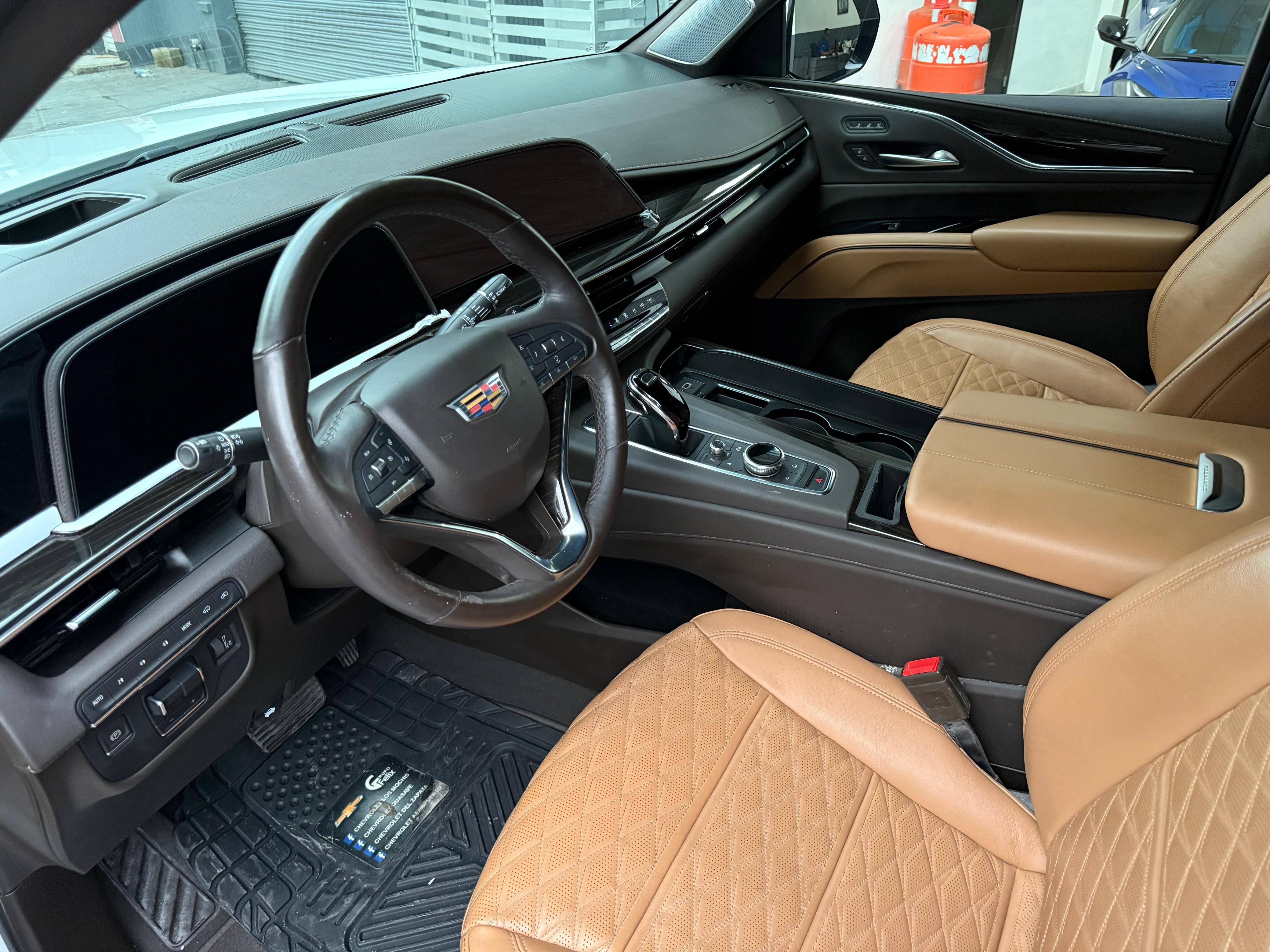 Cadillac Escalade corta 2023