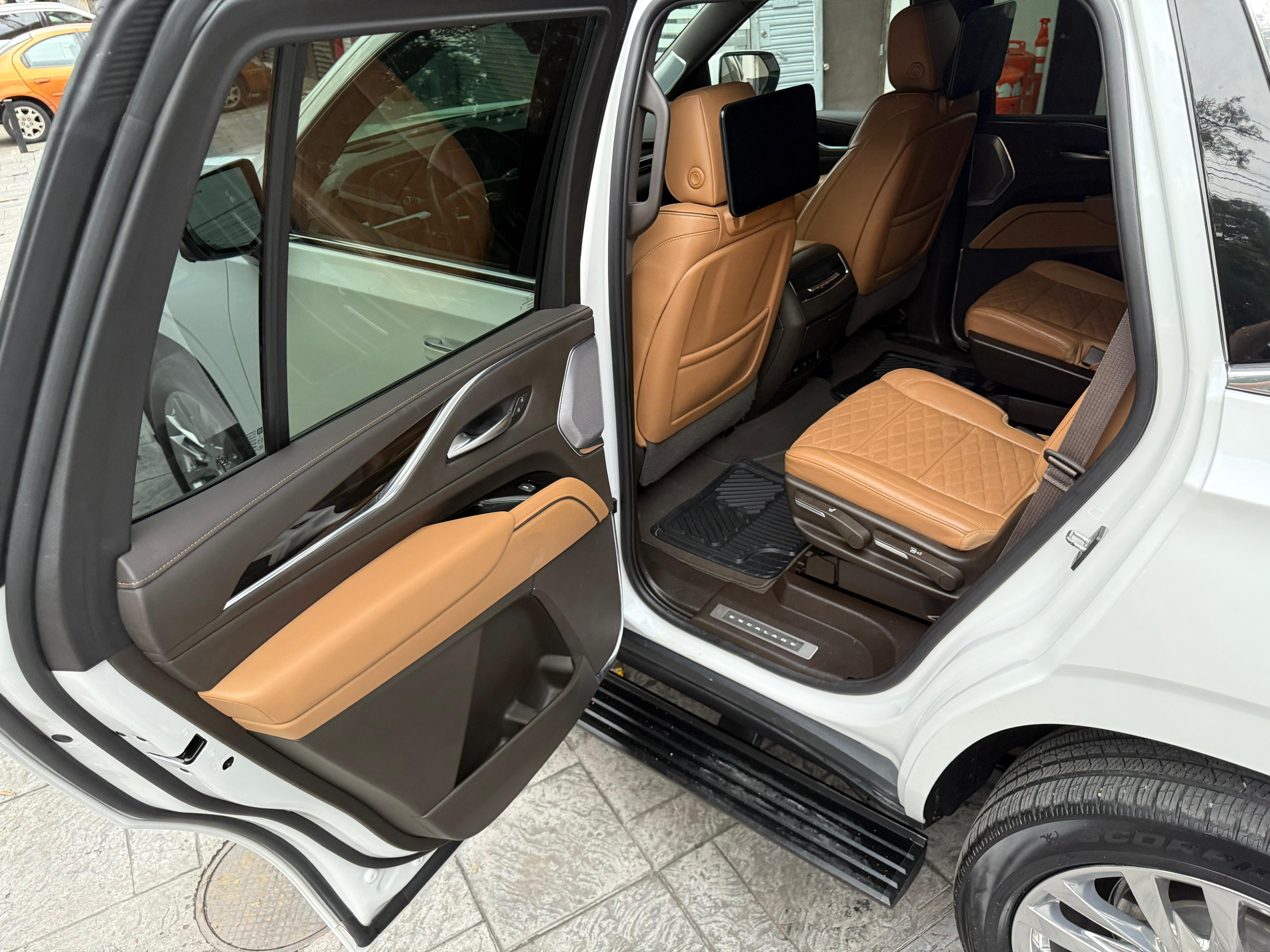 Cadillac Escalade corta 2023
