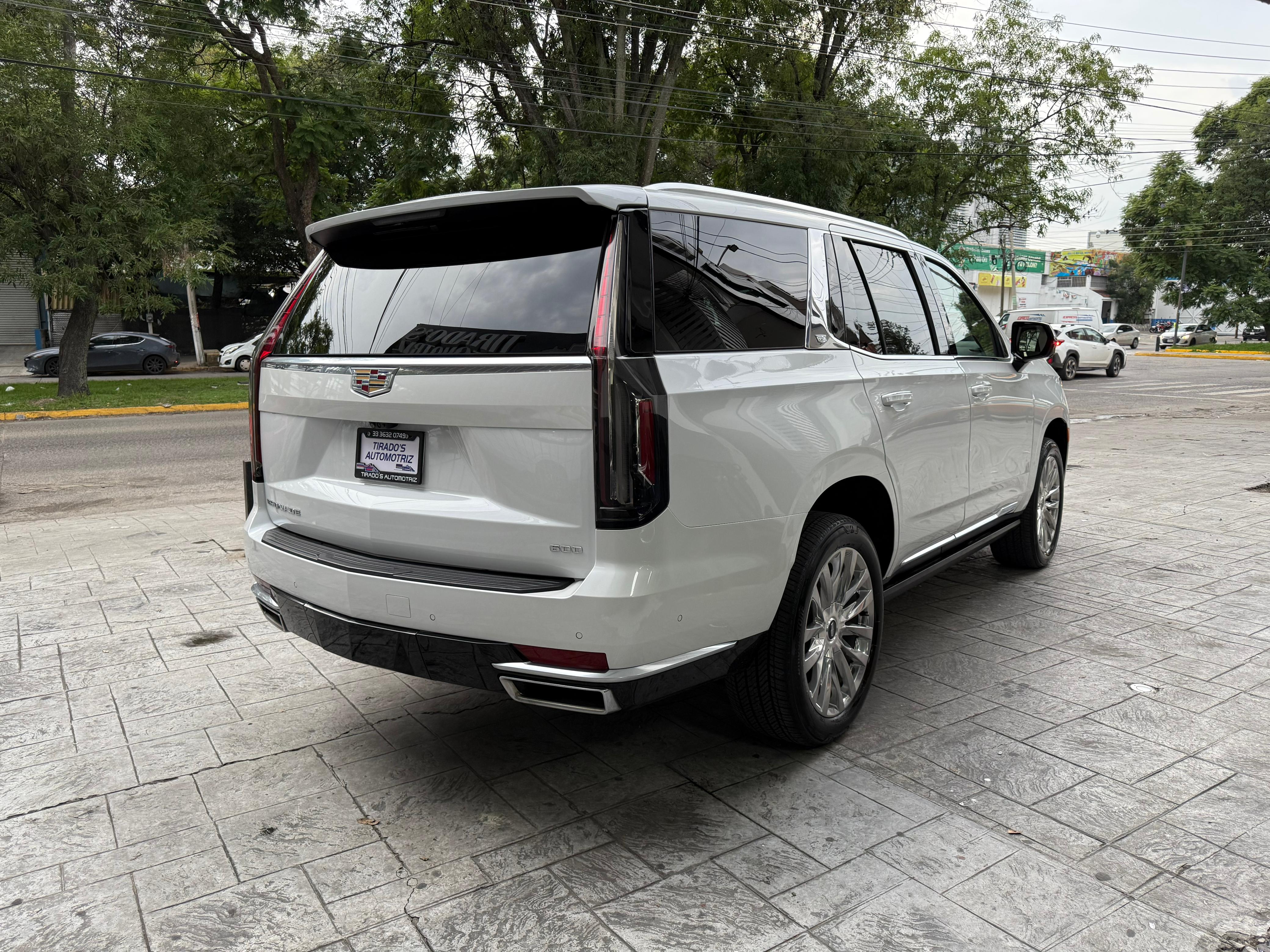 Cadillac Escalade corta 2023