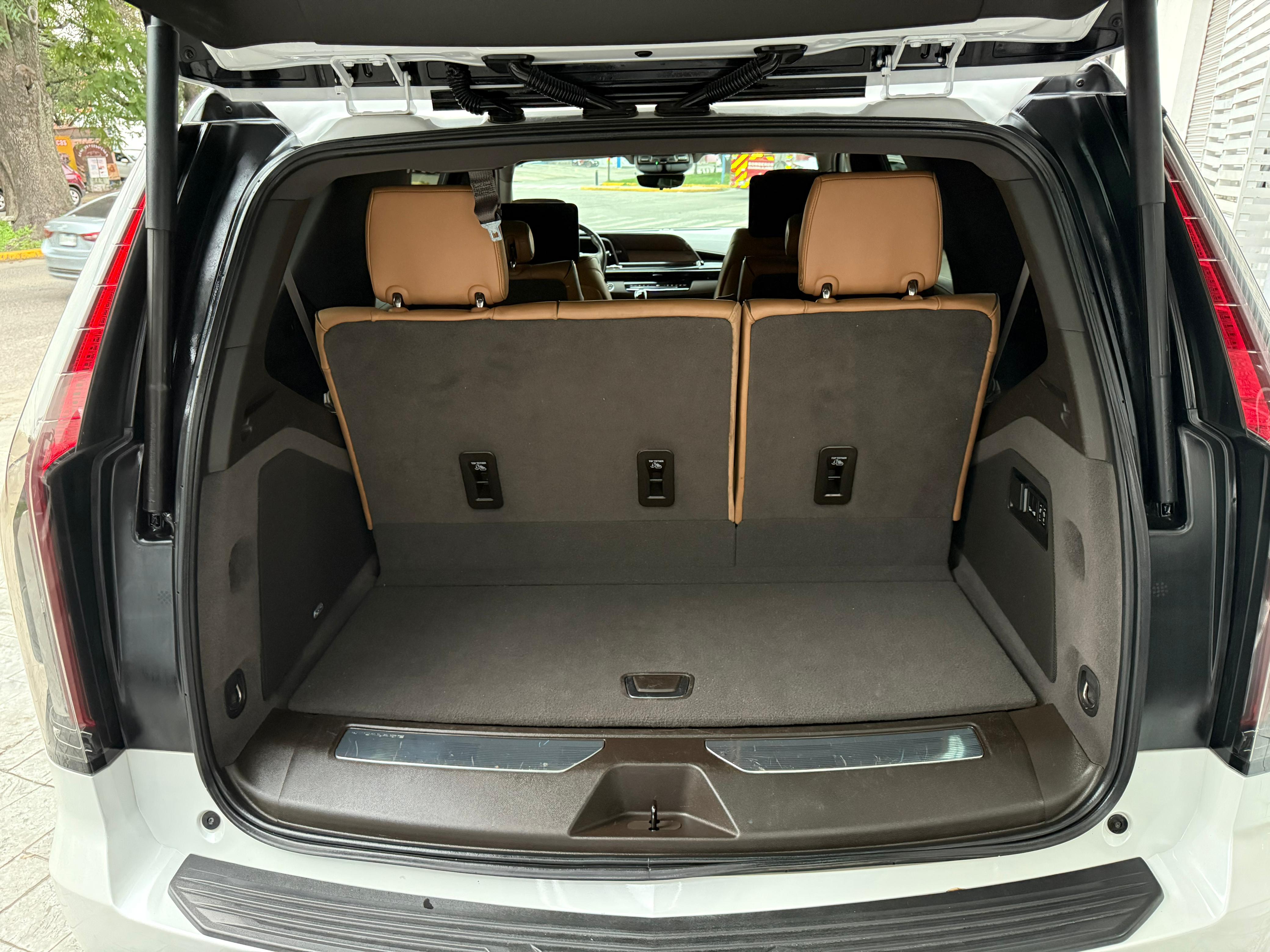 Cadillac Escalade corta 2023