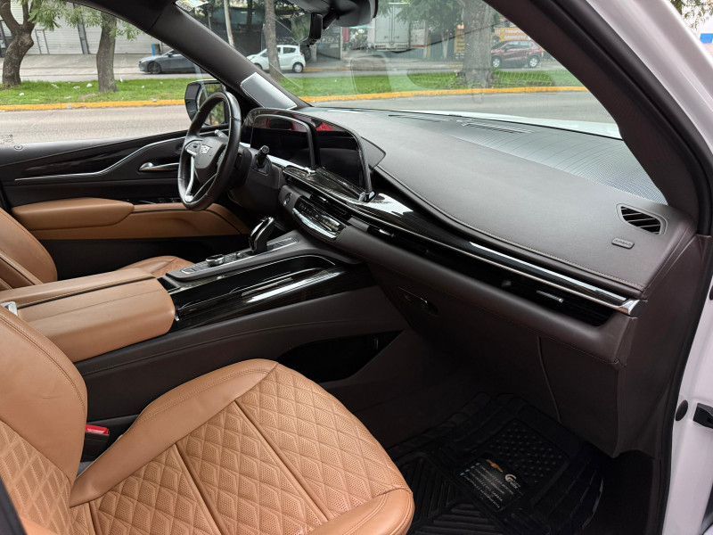 Cadillac Escalade corta 2023