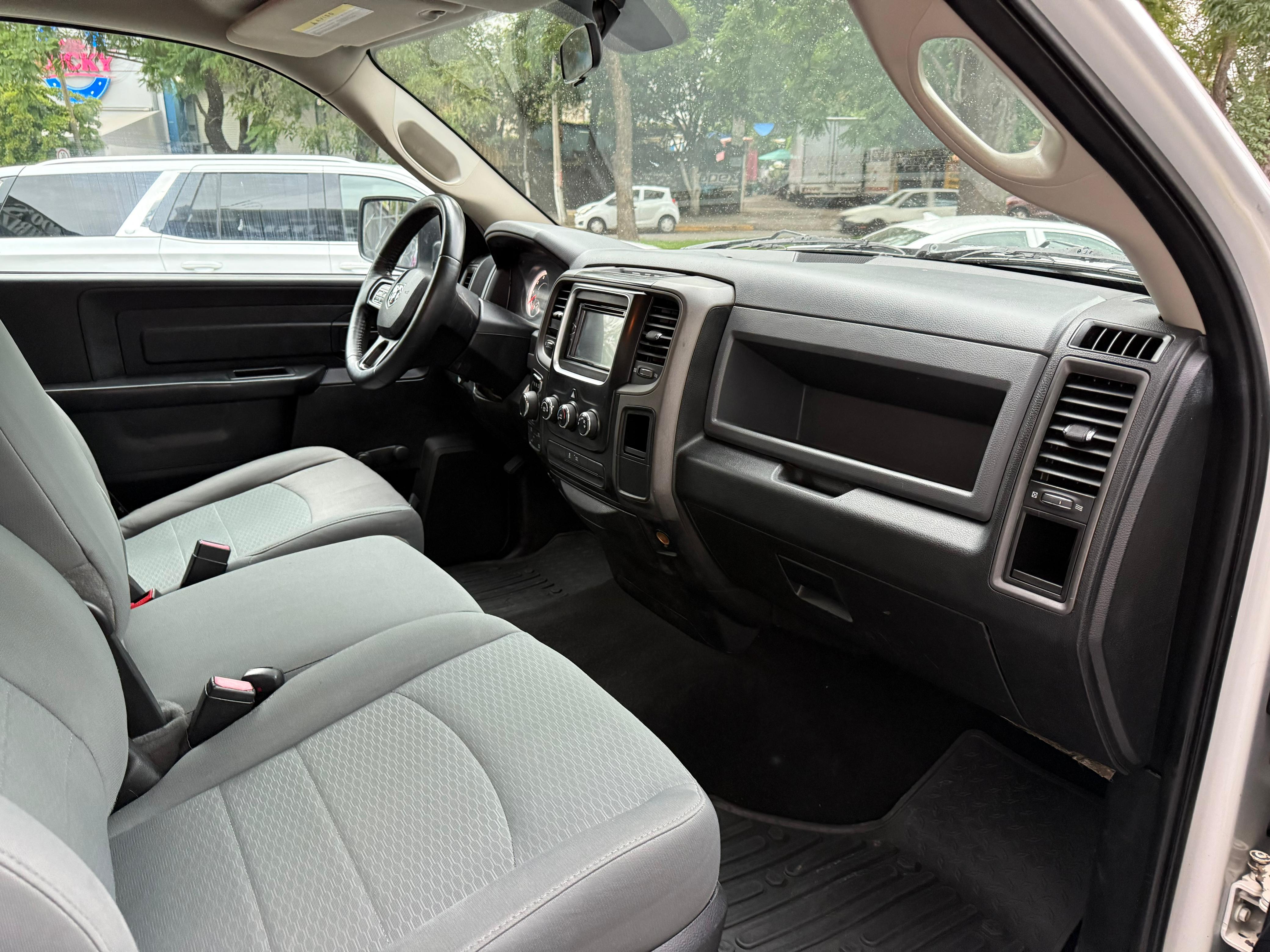 Dodge Ram 2500 L6 slt 2015