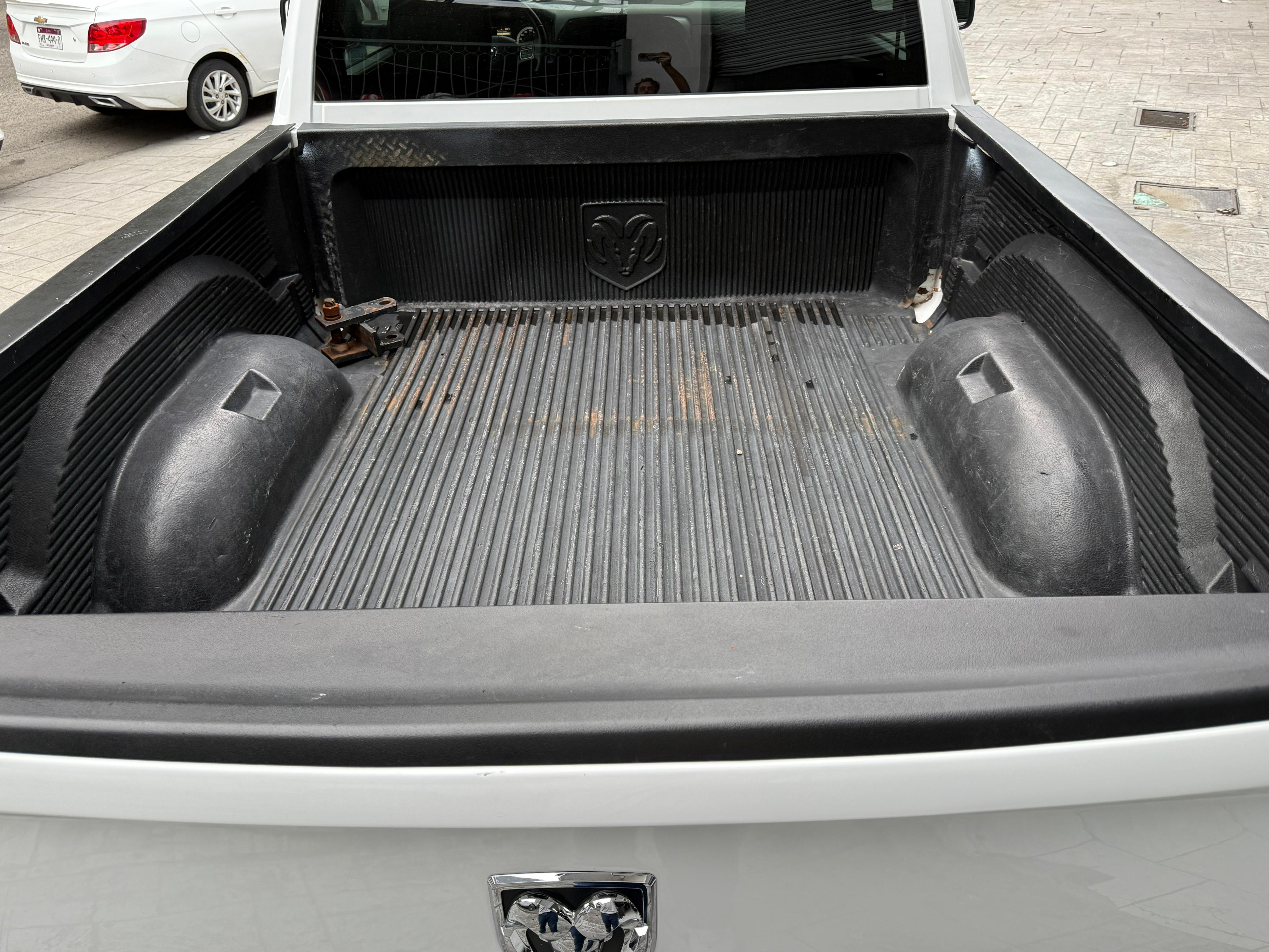 Dodge Ram 2500 L6 slt 2015