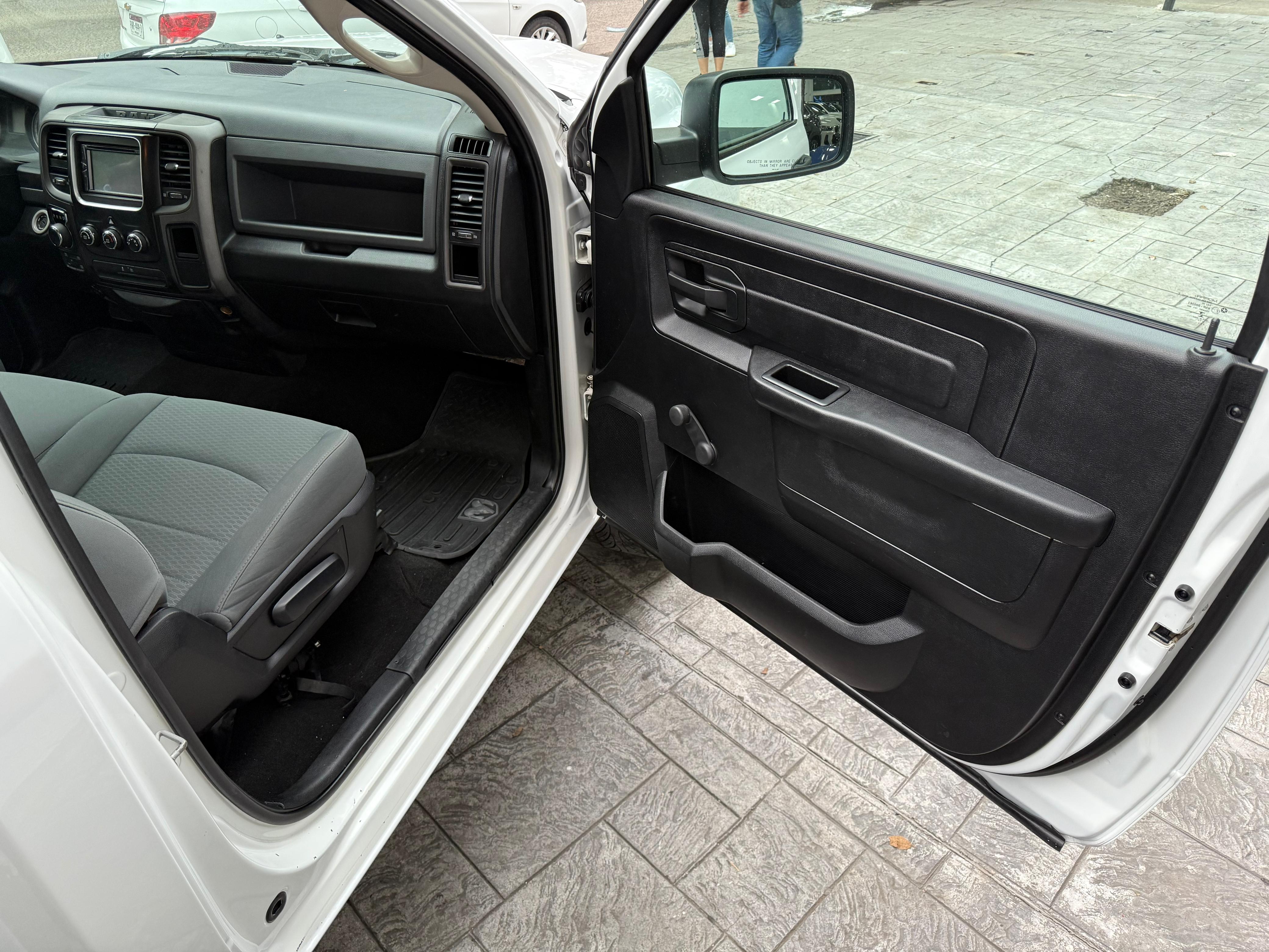 Dodge Ram 2500 L6 slt 2015