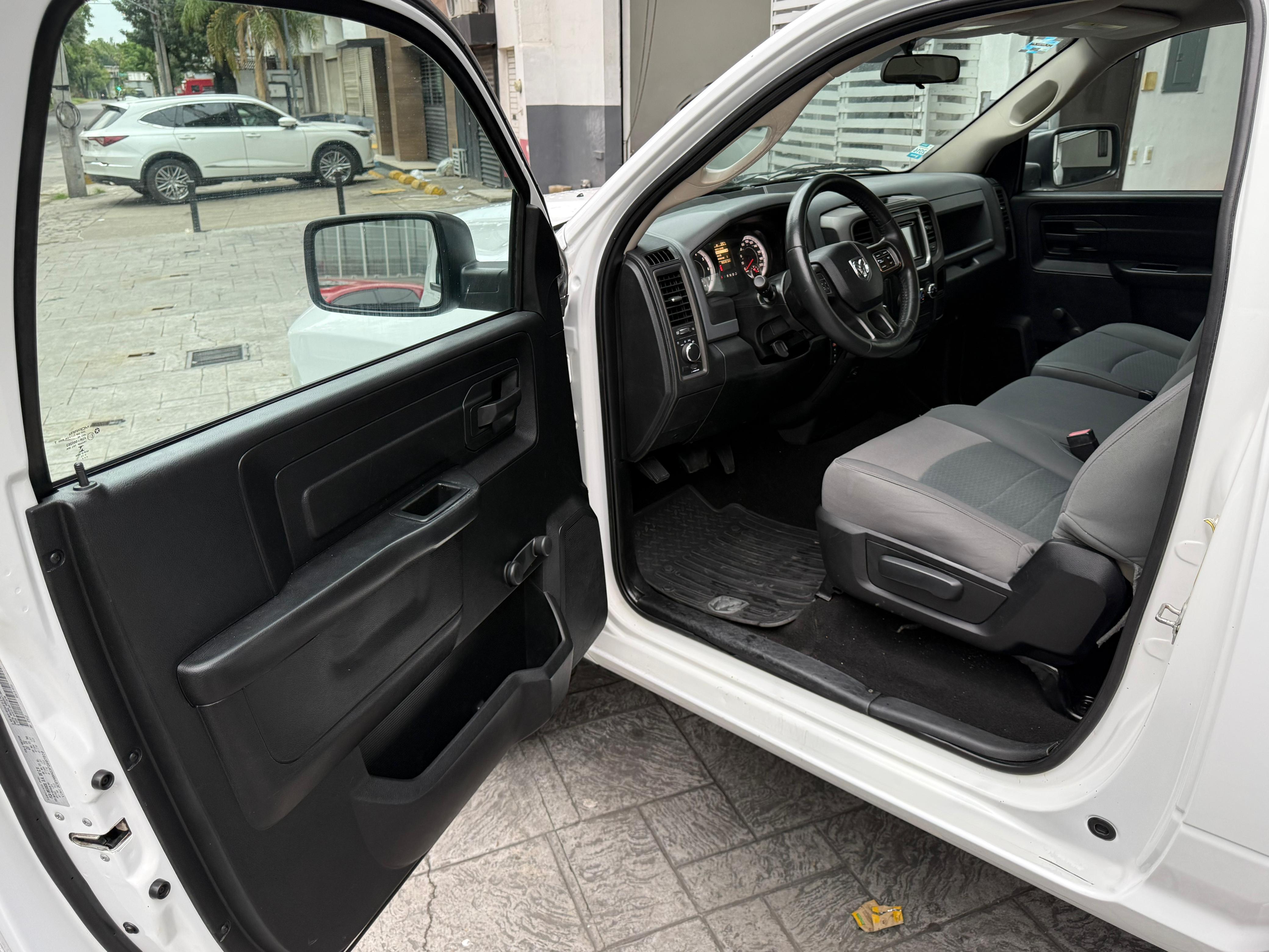 Dodge Ram 2500 L6 slt 2015