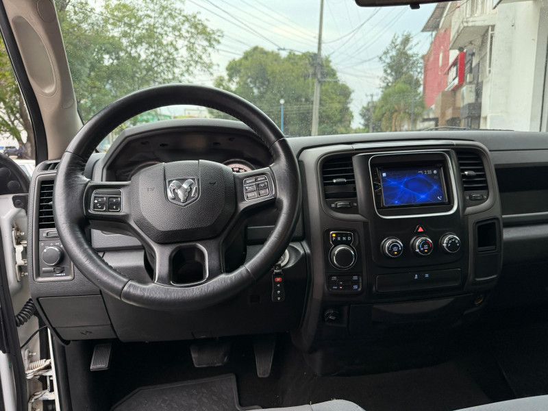 Dodge Ram 2500 L6 slt 2015