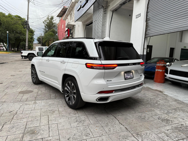 Jeep Grand Cherokee OVERLAND 2022