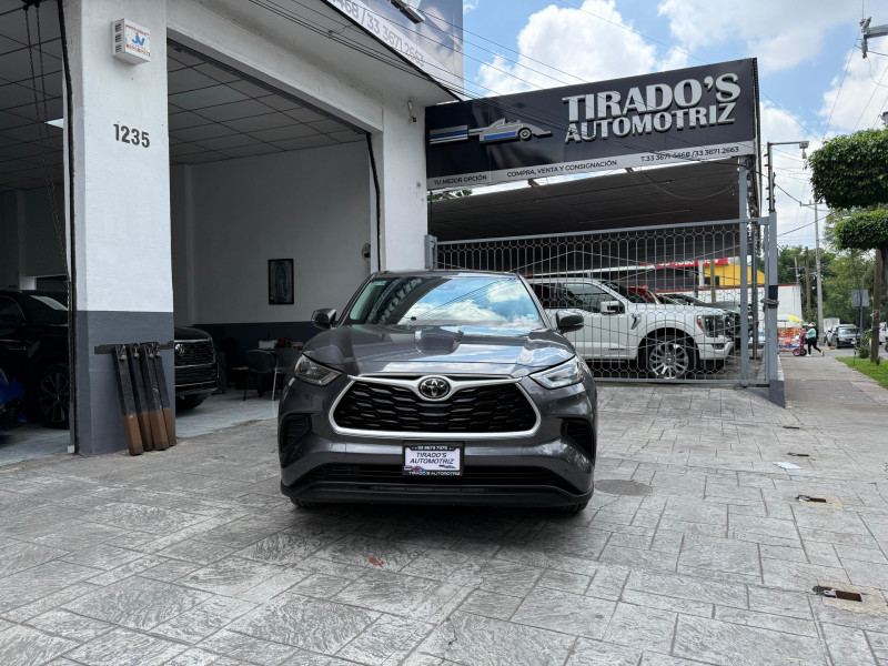 Toyota Highlander LE 2021