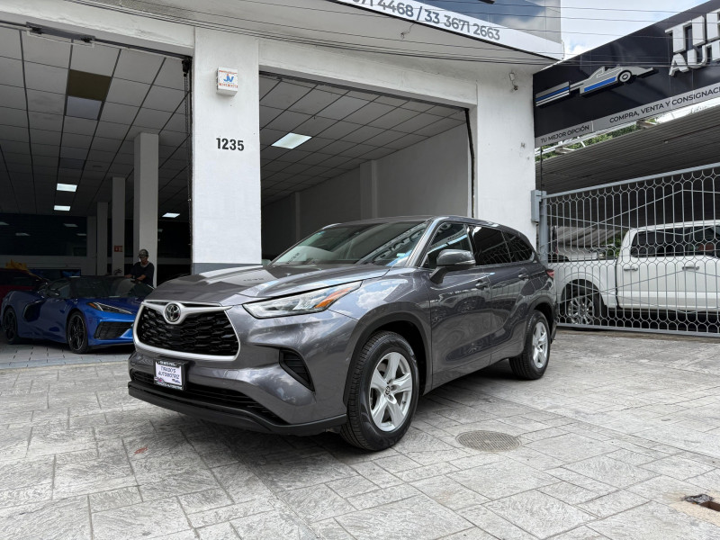 Toyota Highlander LE 2021