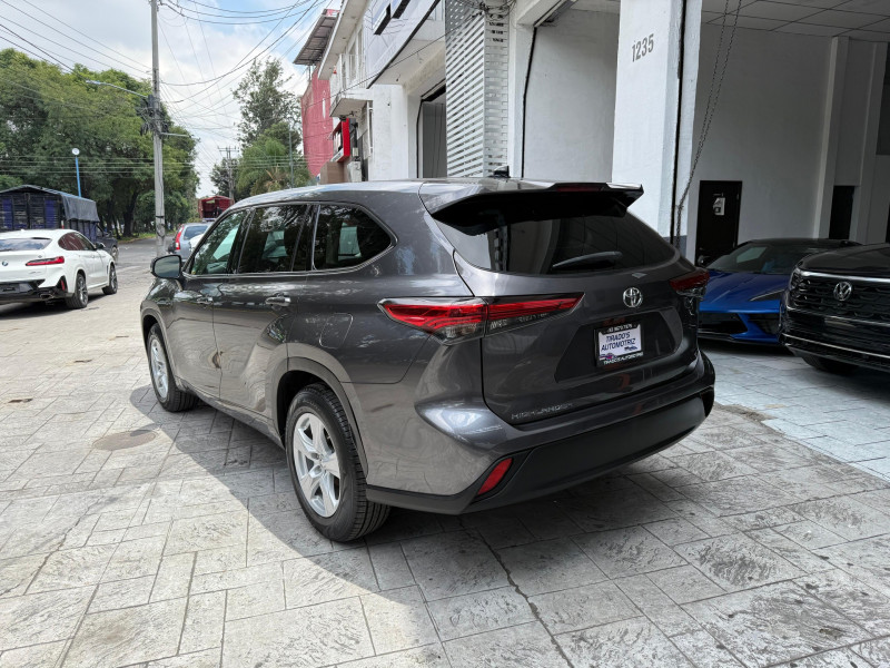 Toyota Highlander LE 2021