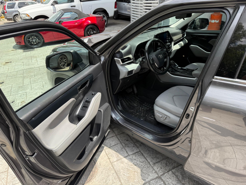 Toyota Highlander LE 2021
