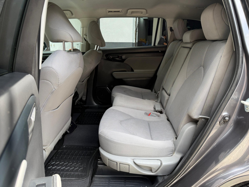 Toyota Highlander LE 2021