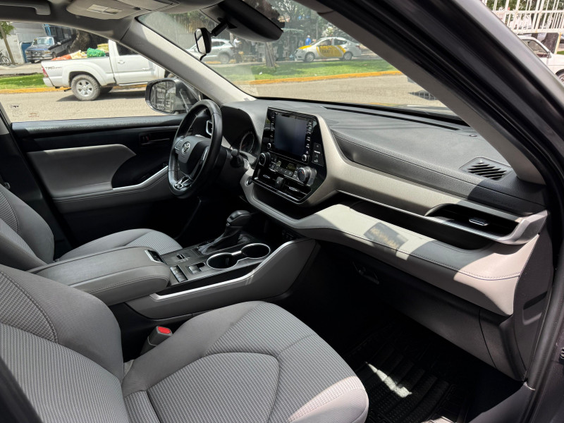 Toyota Highlander LE 2021