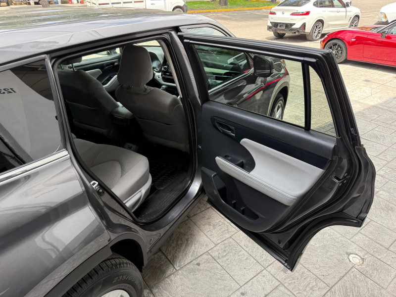 Toyota Highlander LE 2021