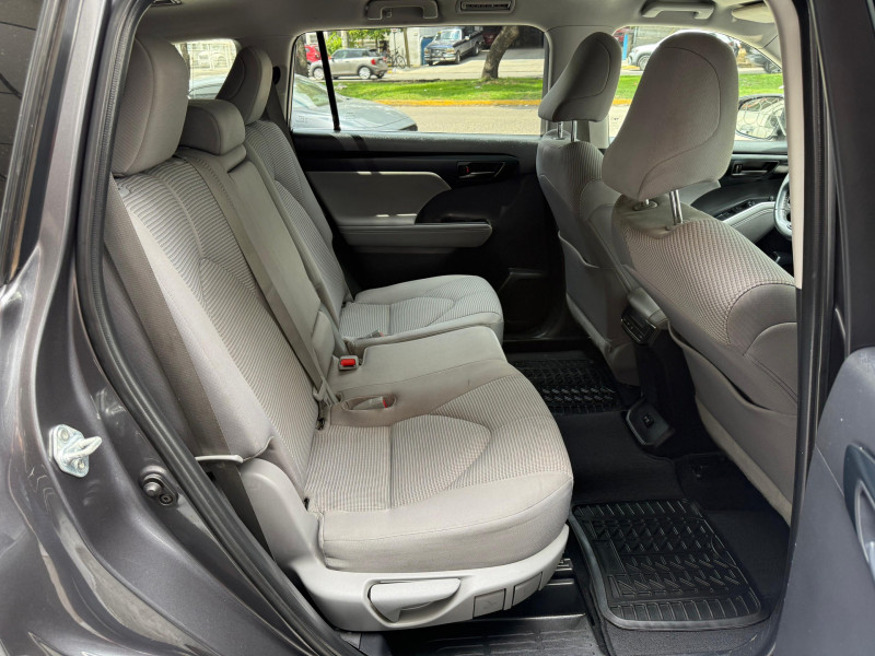 Toyota Highlander LE 2021