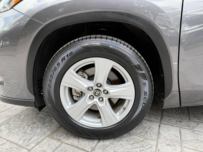 Toyota Highlander LE 2021
