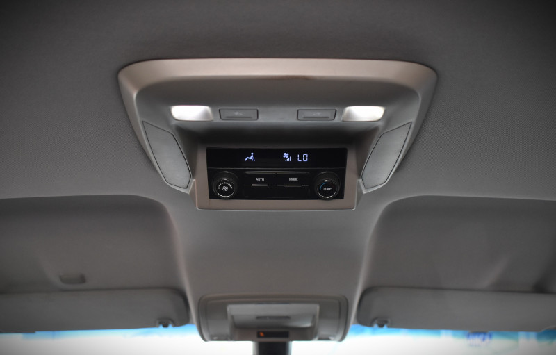 Chevrolet Suburban LS 2015