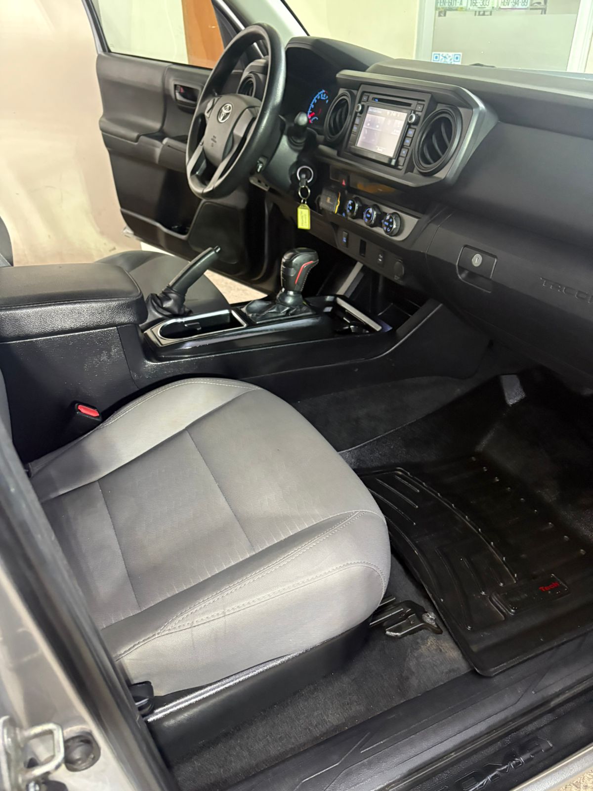 Toyota Tacoma super cab 2017