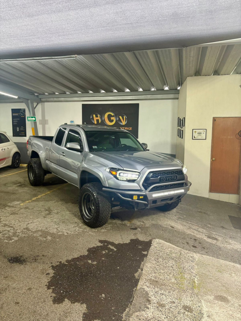 Toyota Tacoma super cab 2017