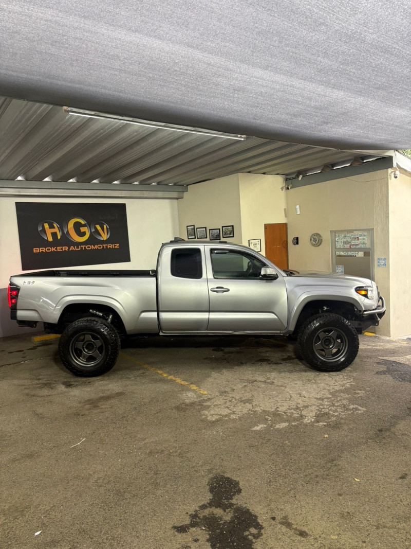 Toyota Tacoma super cab 2017