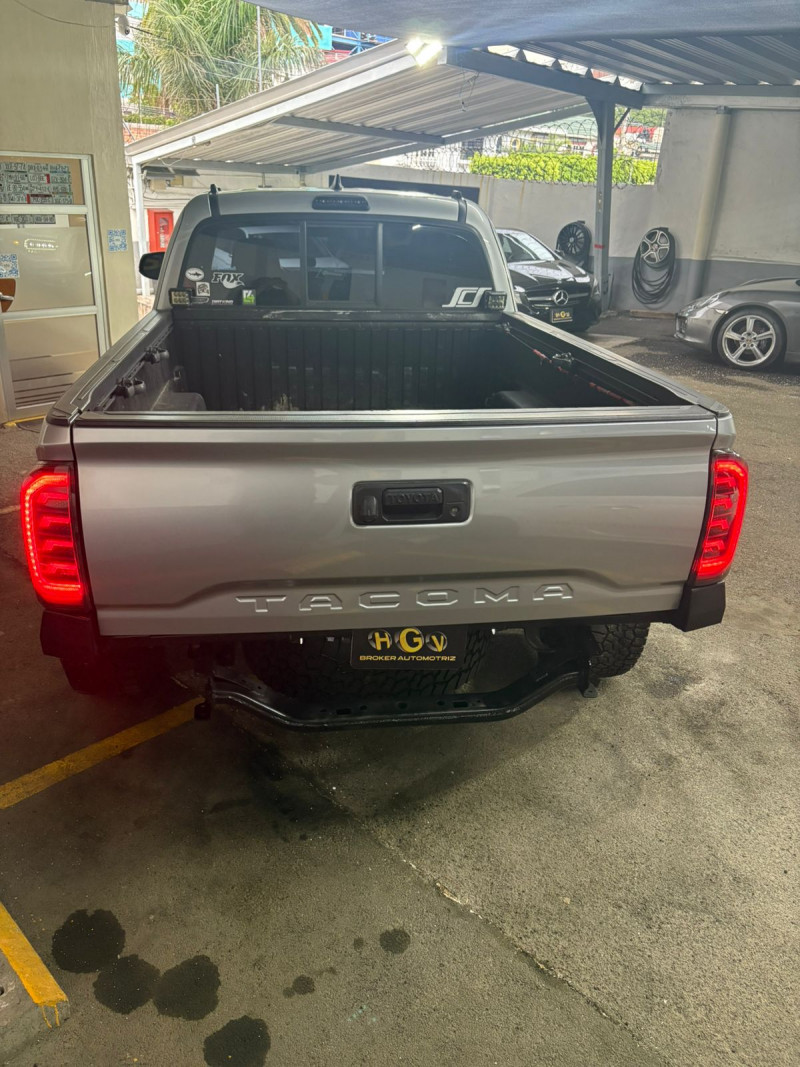 Toyota Tacoma super cab 2017