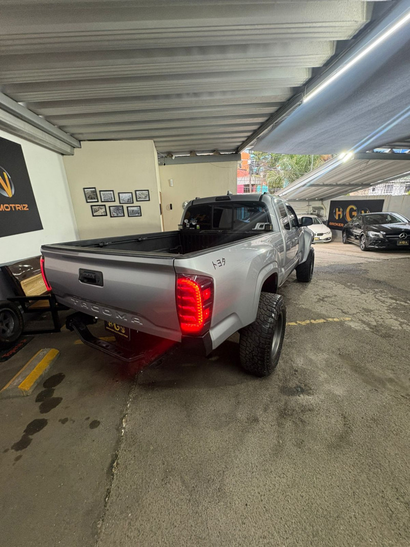 Toyota Tacoma super cab 2017