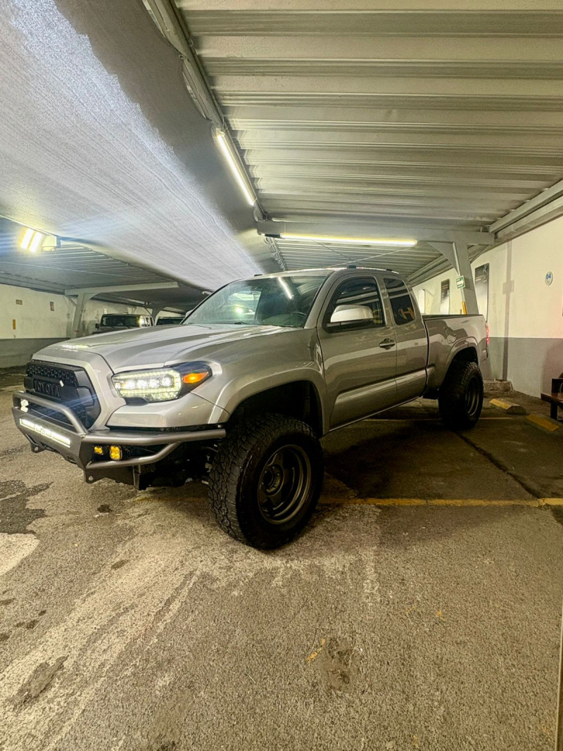 Toyota Tacoma super cab 2017