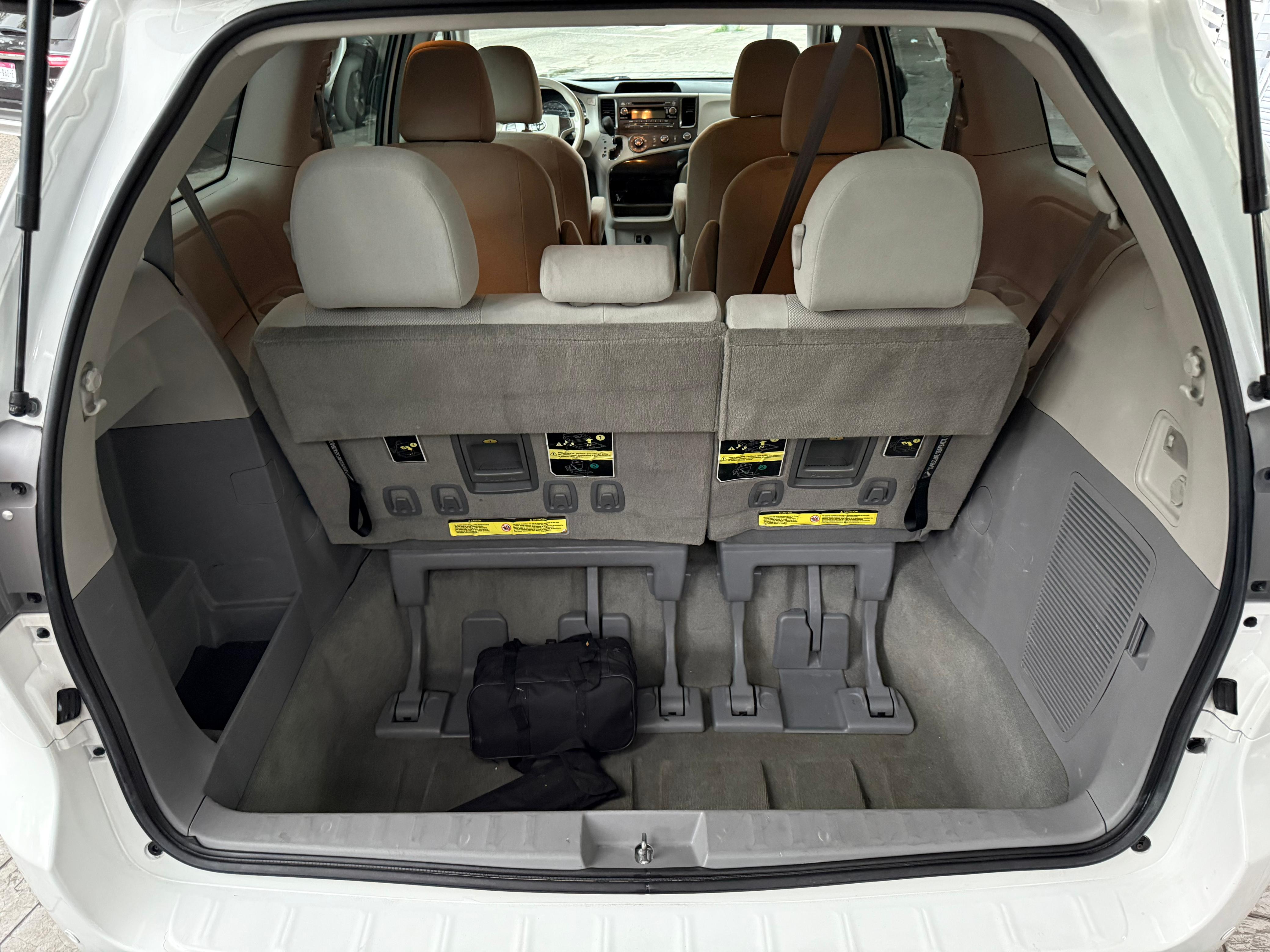 Toyota Sienna CE 2013