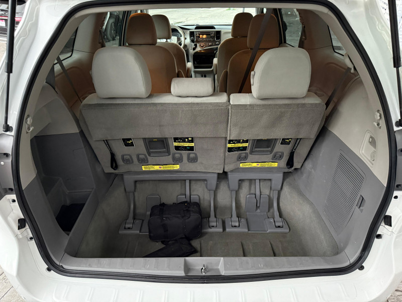Toyota Sienna CE 2013