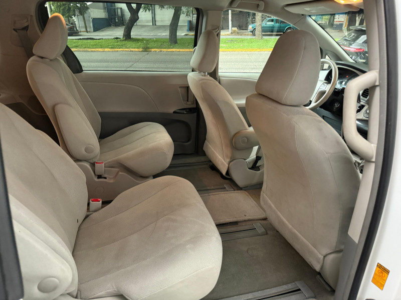 Toyota Sienna CE 2013