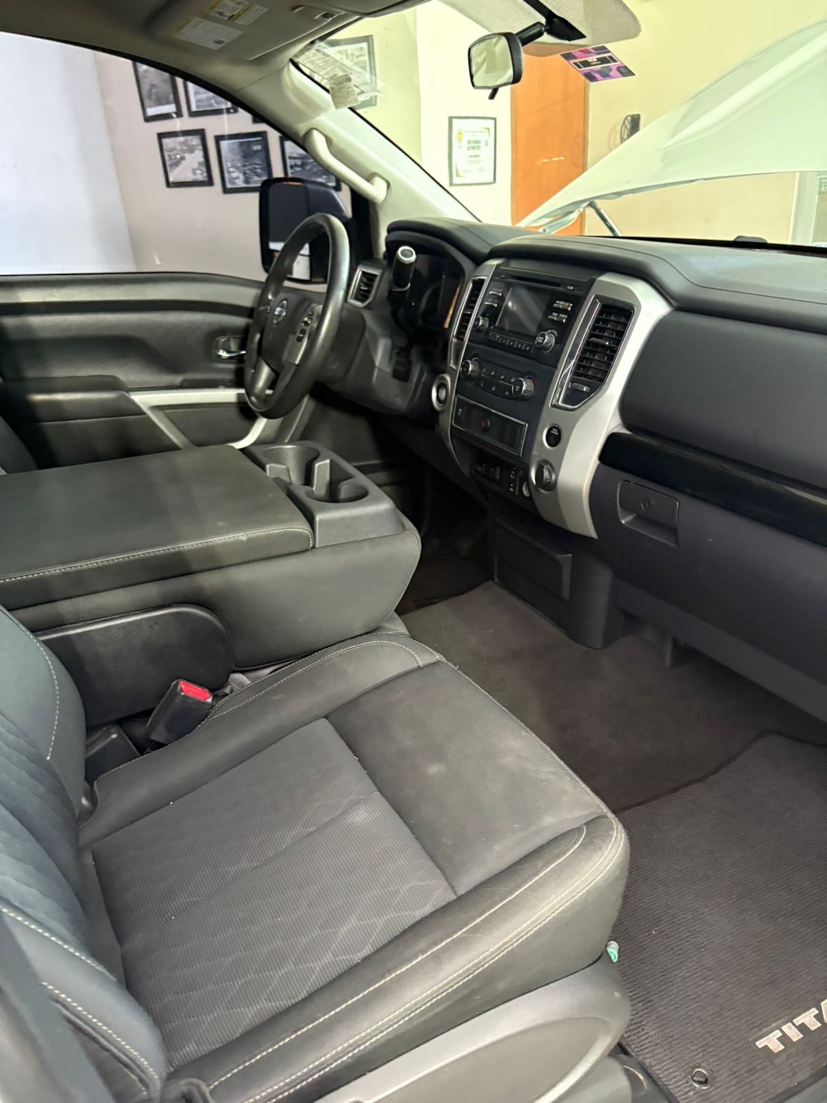 Nissan Titan crew cab 2017